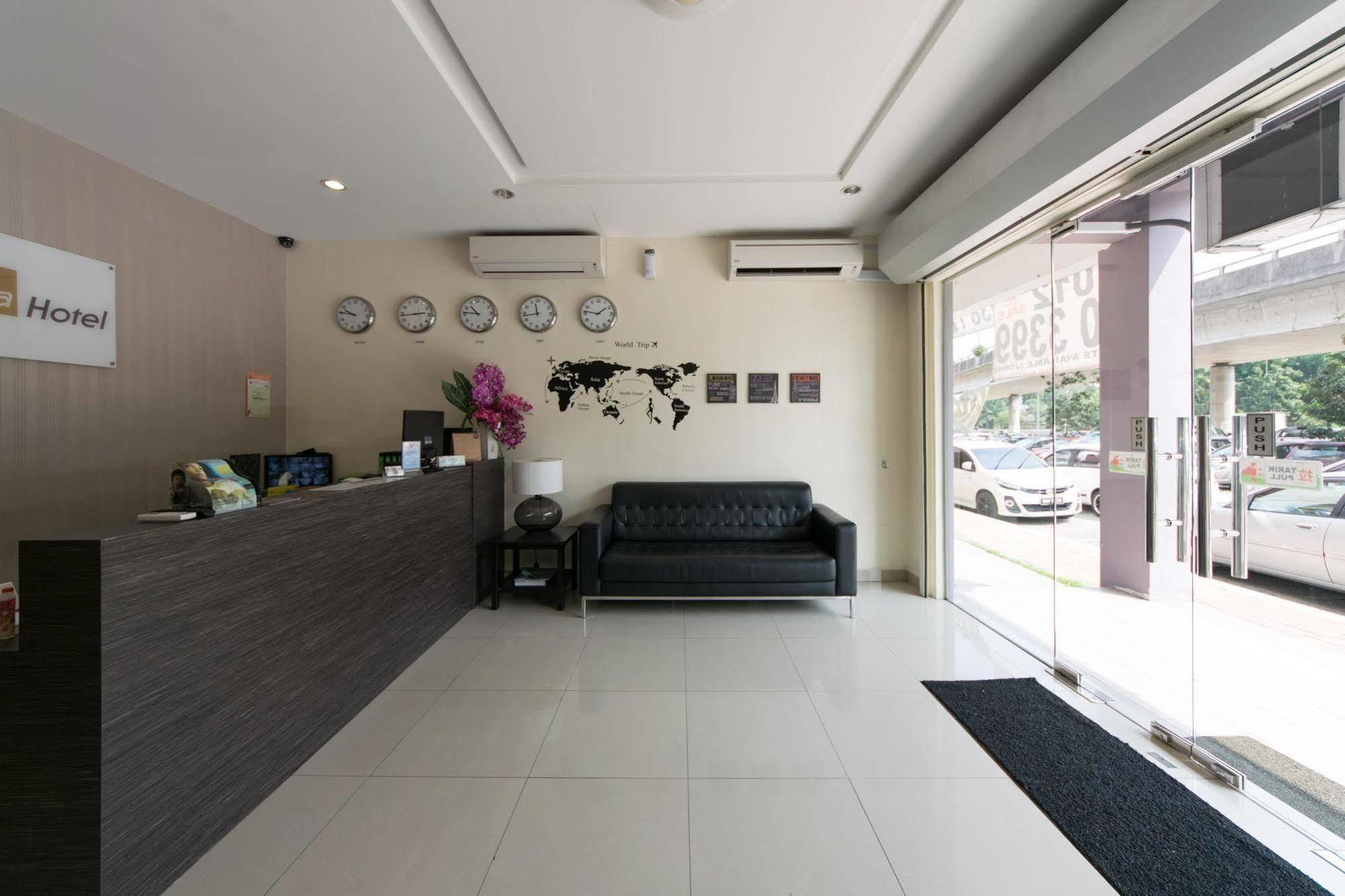 פטלין ג'איה De Jaya Hotel מראה חיצוני תמונה