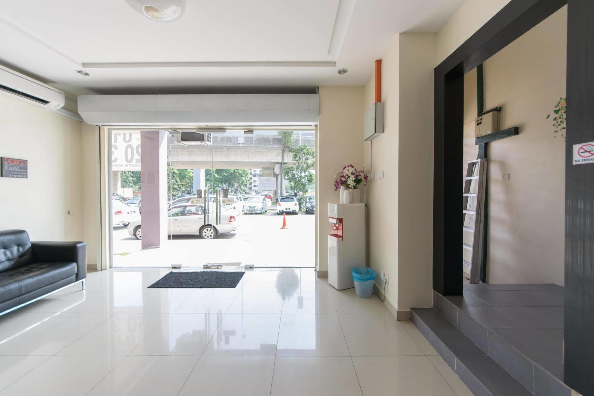 פטלין ג'איה De Jaya Hotel מראה חיצוני תמונה