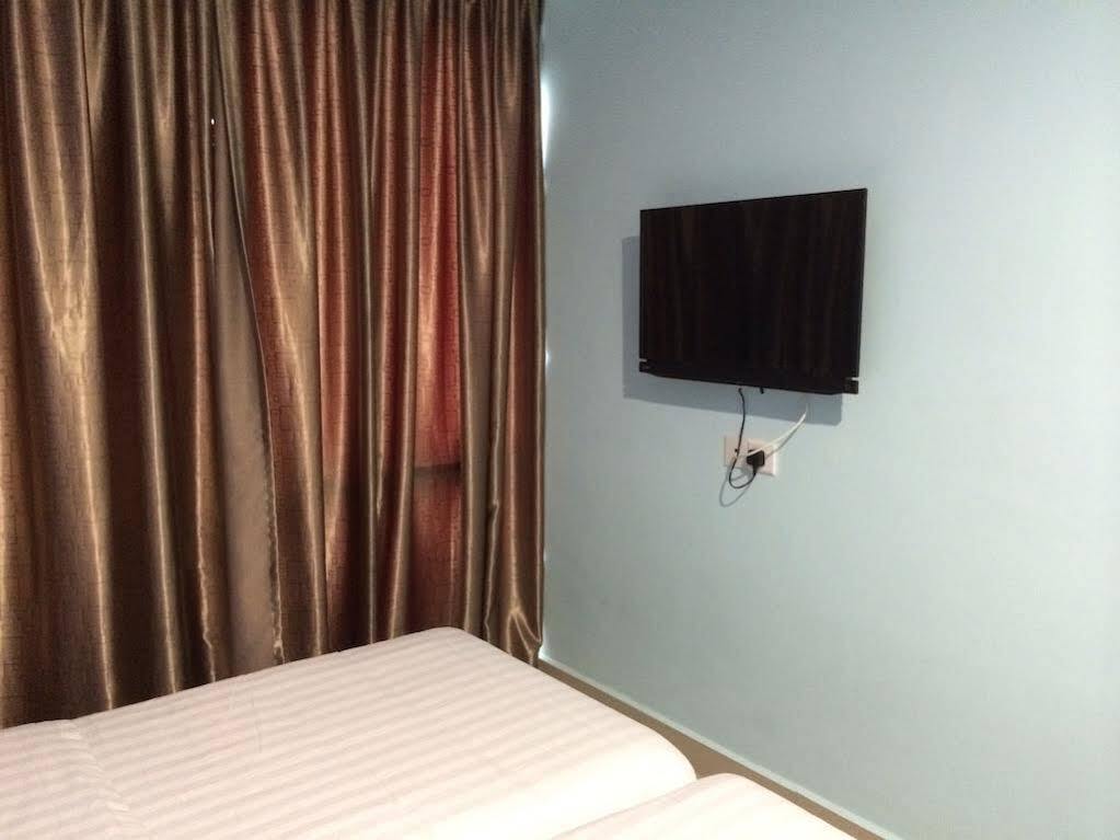 פטלין ג'איה De Jaya Hotel מראה חיצוני תמונה