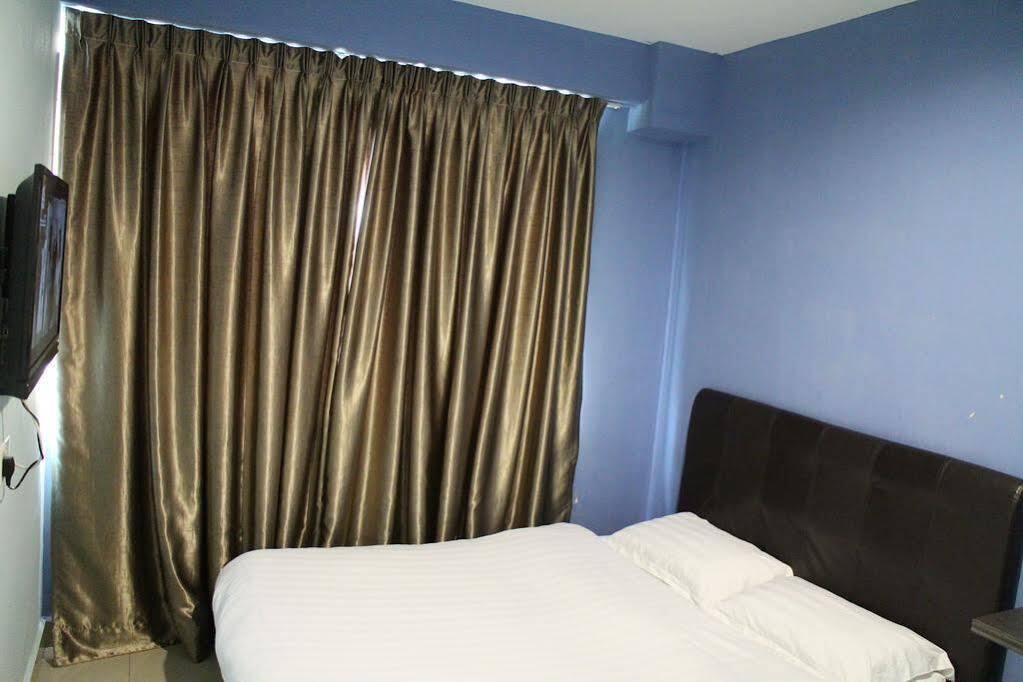 פטלין ג'איה De Jaya Hotel מראה חיצוני תמונה